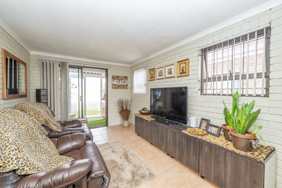 3 Bedroom Property for Sale in De Oude Spruit Western Cape